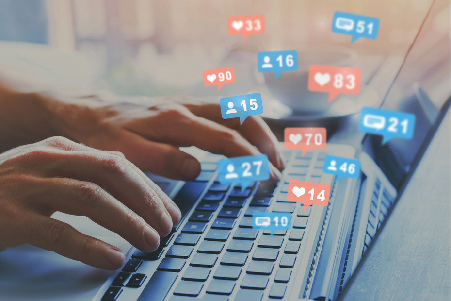 popularity on social media, like icons, influencer star on social network